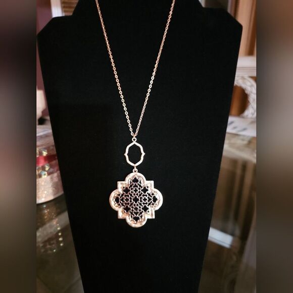 Blancheaux Boutique Jewelry - Quatrefoil Filigree Long Pendant Necklace